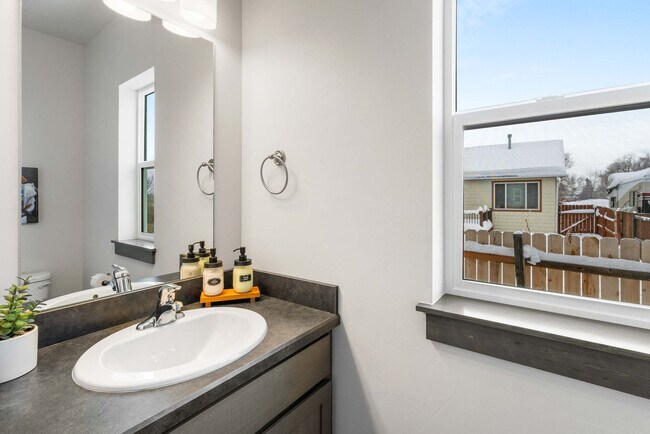 Building Photo - 2942 W Babcock St