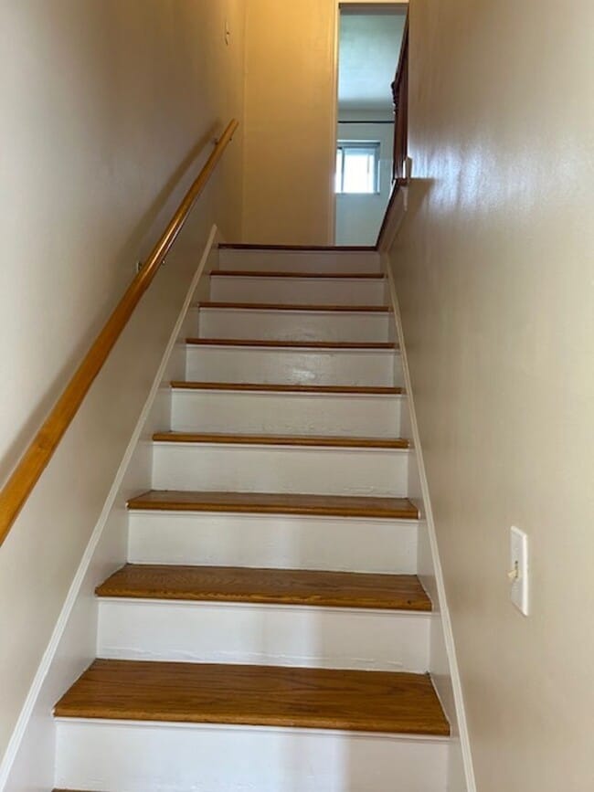 Building Photo - Gardenside. 2-Story Townhouse with Garage ...