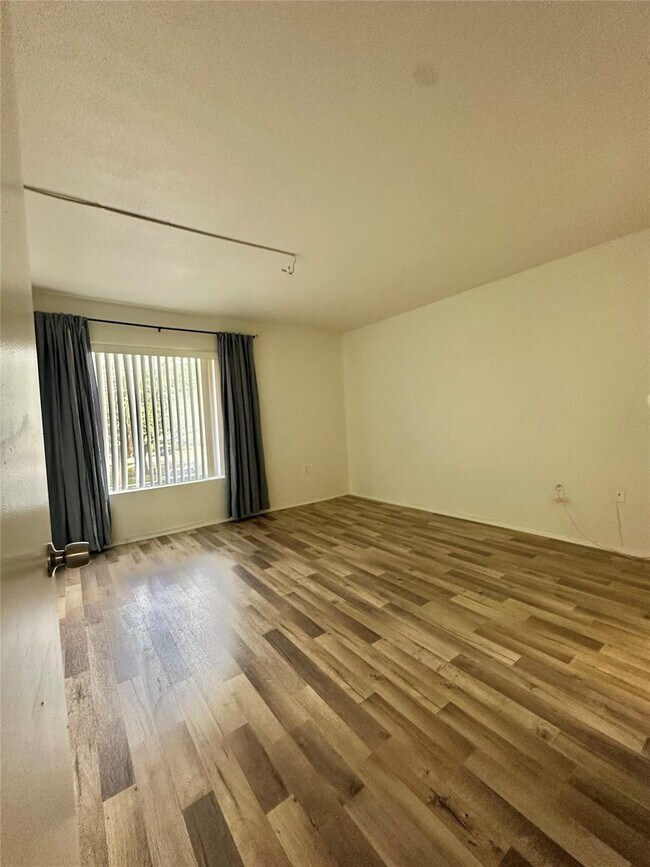 Building Photo - 2371 NW 33rd St