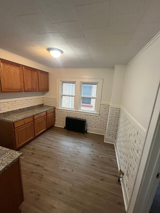 Building Photo - 3-Bed Home w/ Driveway & Enclosed Porches – Convenient Rochester Location