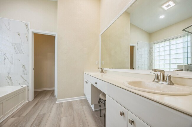 Building Photo - 5780 Saddle Trail Ln