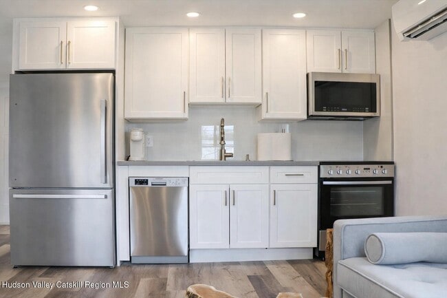 Building Photo - 18 Rock City Rd