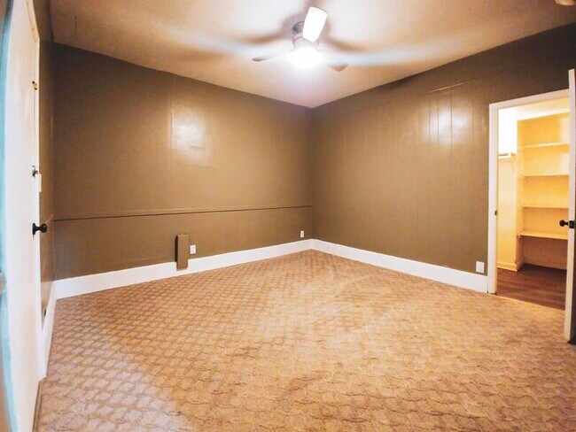 Building Photo - 3512 Dodge St