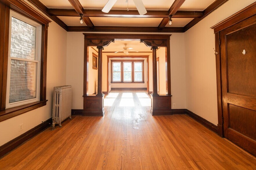 Living Room, Dining Room, Sun Room - 1012 N Oakley Blvd