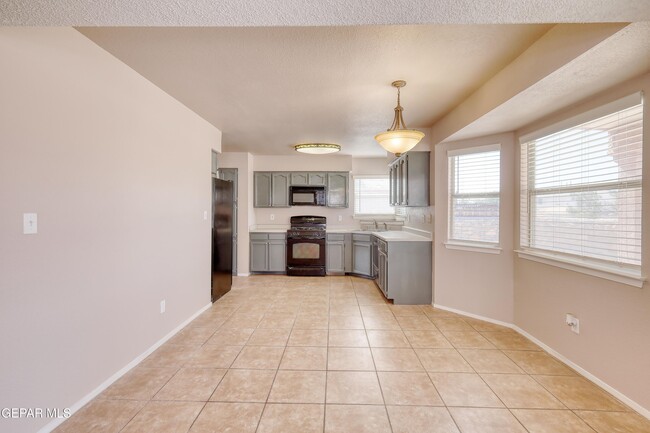 Building Photo - 12209 Chato Villa Dr