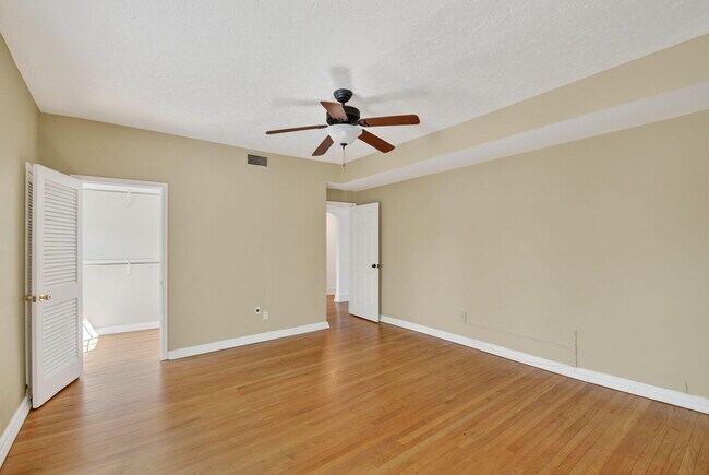 Building Photo - 322 Cornell Dr