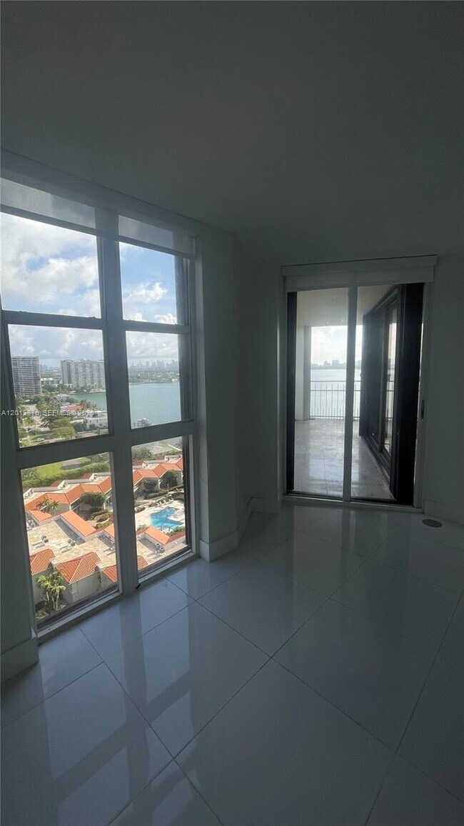 Building Photo - 4000 Towerside Terrace