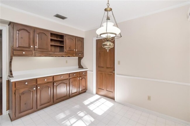Building Photo - 1005 Westbury Dr