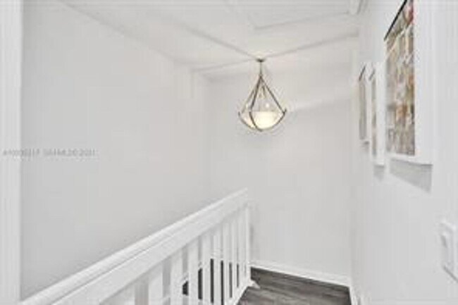 Building Photo - 833 NW 81st Ave