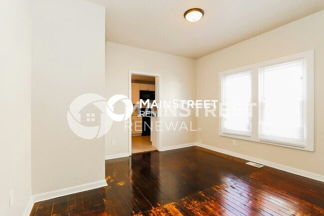 Building Photo - 4 Bedroom Pet-Friendly Home in Louisville, KY with Main Street Renewal