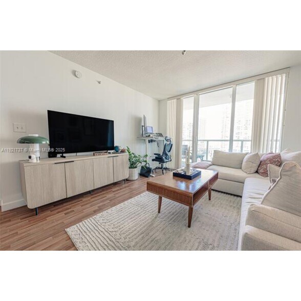 Primary Photo - 31 SE 5th St