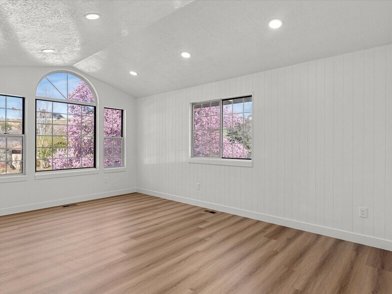 Building Photo - 2164 N 1450 E