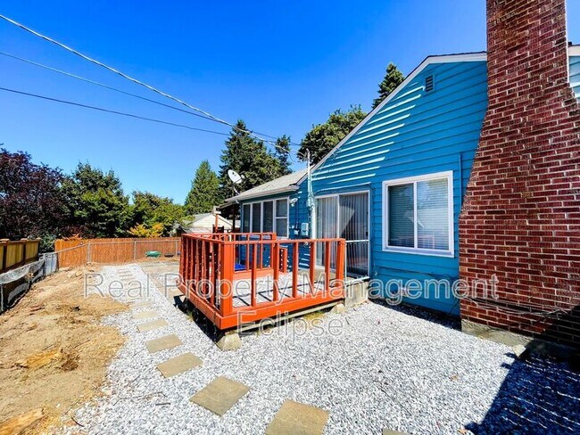Building Photo - 6908 S 115th St