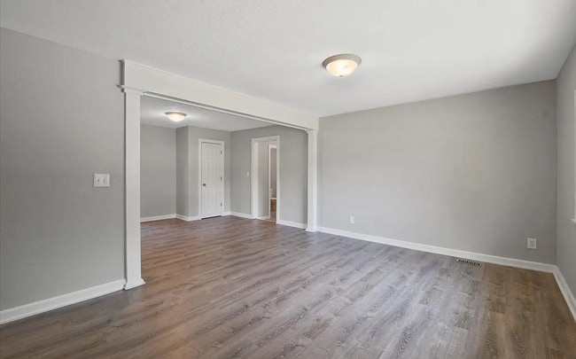 Building Photo - 4 bedroom 2 bathroom located in Champaign-...