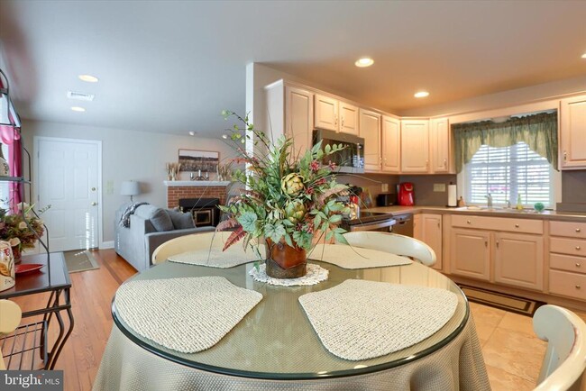 Building Photo - 2406 Roundtop Rd