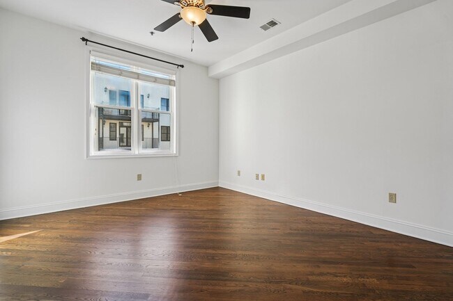 Building Photo - 915 Madison St