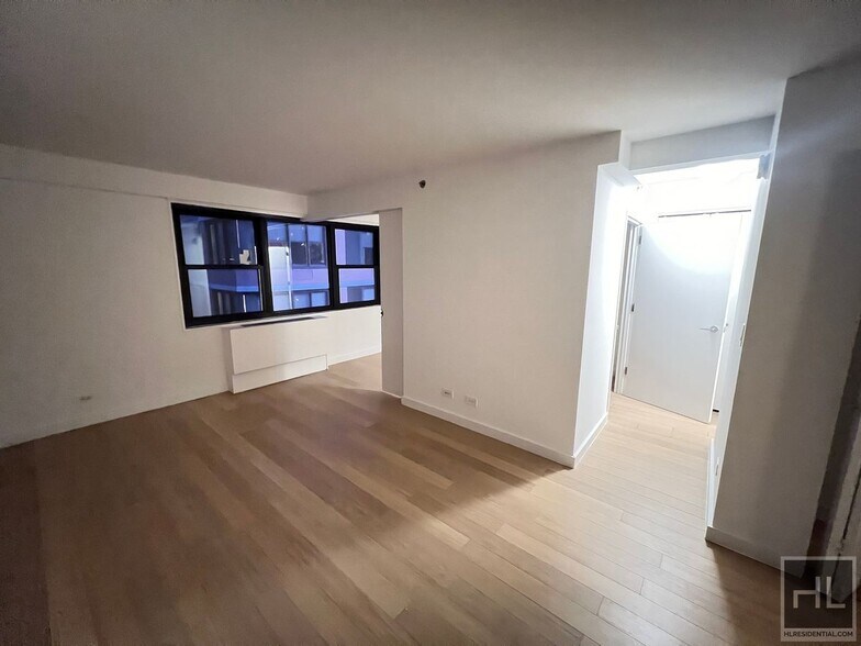 Building Photo - East 39th Street