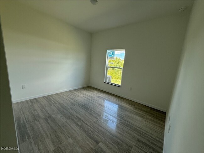 Building Photo - 1027 Eisenhower Blvd