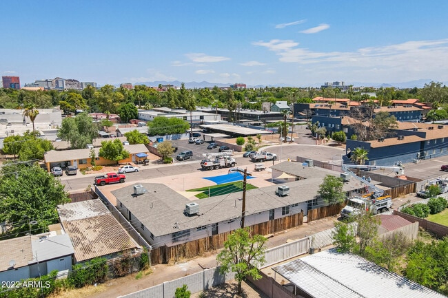 Building Photo - 37 E El Parque Dr