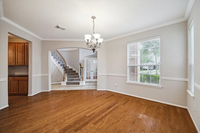 Building Photo - 4422 Roundtree Ln