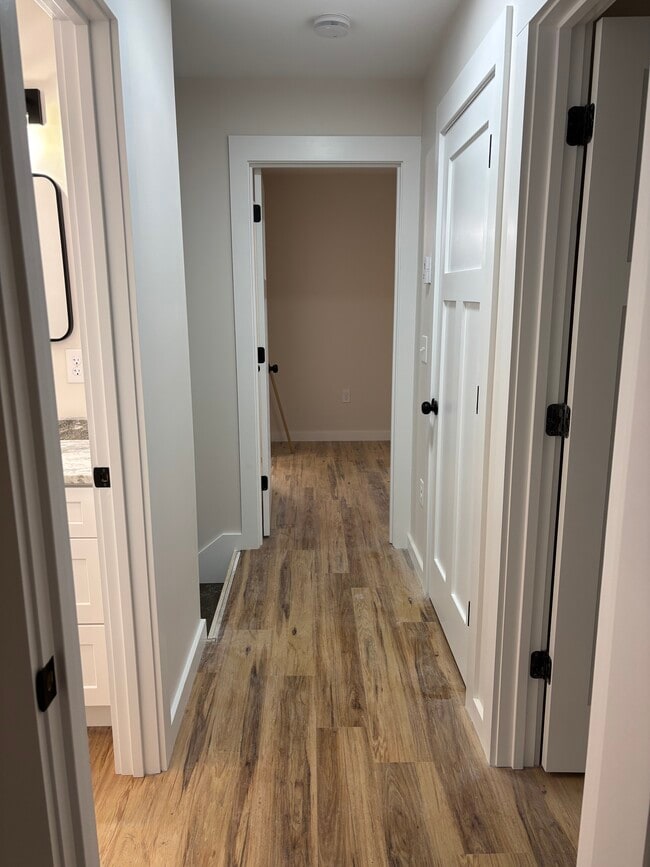 Building Photo - 20 Pond Rd