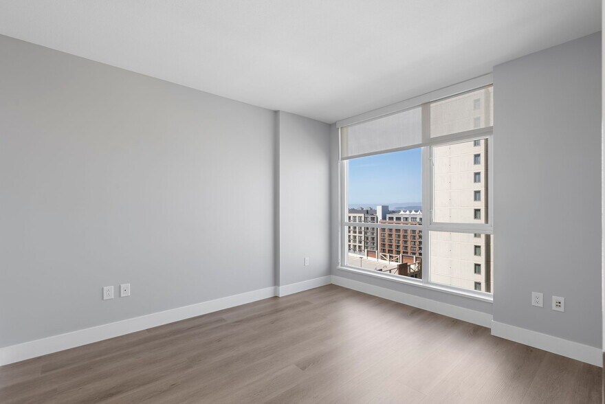 Building Photo - 325 7th Ave