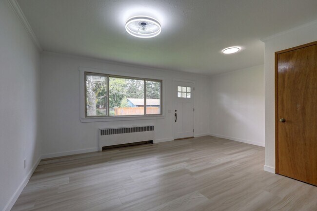 Building Photo - Large Renton Highlands Rambler with Grand ...