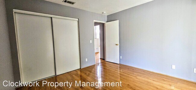 Building Photo - 3 br, 2 bath House - 305 Oakview Dr