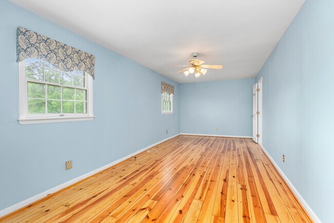 Building Photo - 607 E Wheel Rd