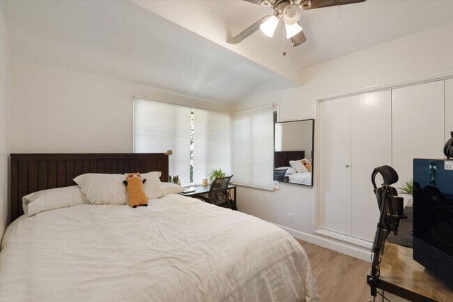Building Photo - La Canada 4-Bedroom Home | Large Lot, Updated Kitchen, EV Charger