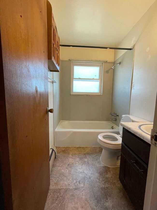 Building Photo - Charming Upper-Level 2BR | Shared Yard, St...