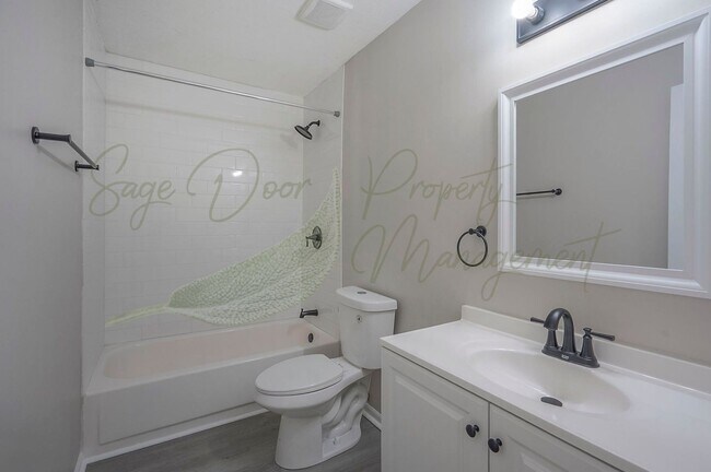 Building Photo - CHARMING TOWNHOME IN LEES SUMMIT!!