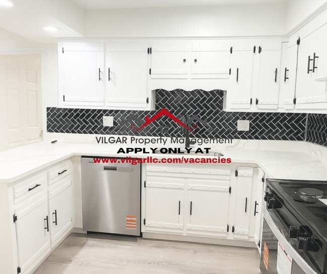 Building Photo - 4 full bedrooms, 1 full bathroom home in H...