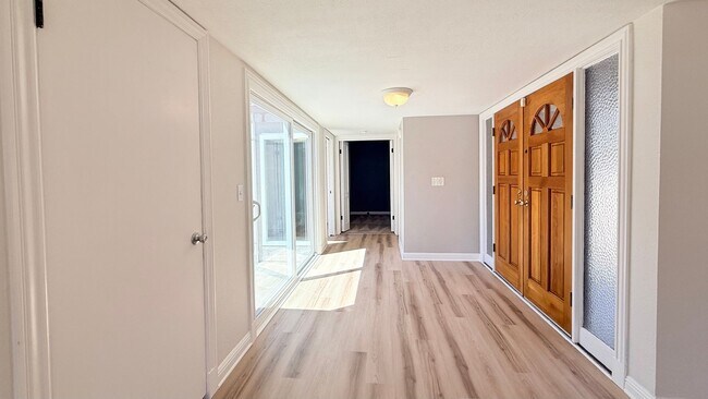 Building Photo - 750 N Paradise Valley Ct