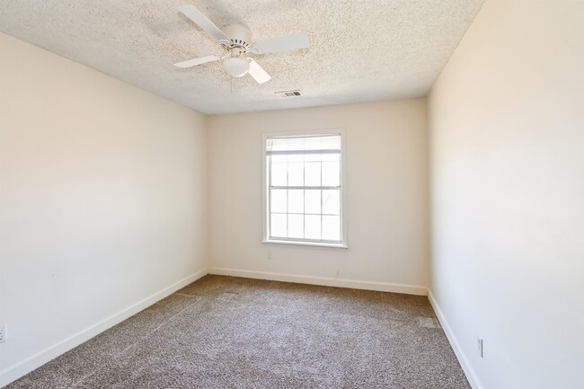 Building Photo - 6661 Collins Way Cove