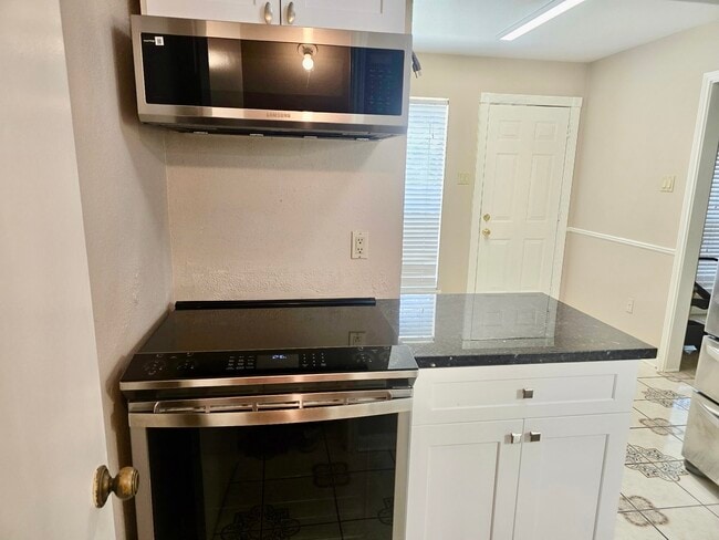 Building Photo - 5510 Deep Forest Dr
