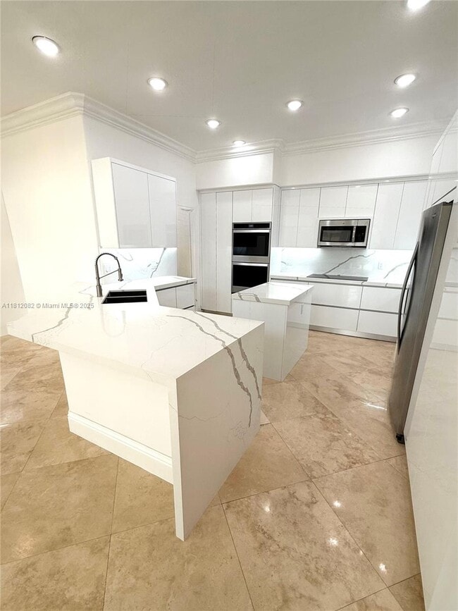 Building Photo - 2547 Montclaire Cir