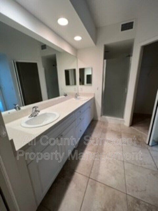 Building Photo - 960 Starkey Rd