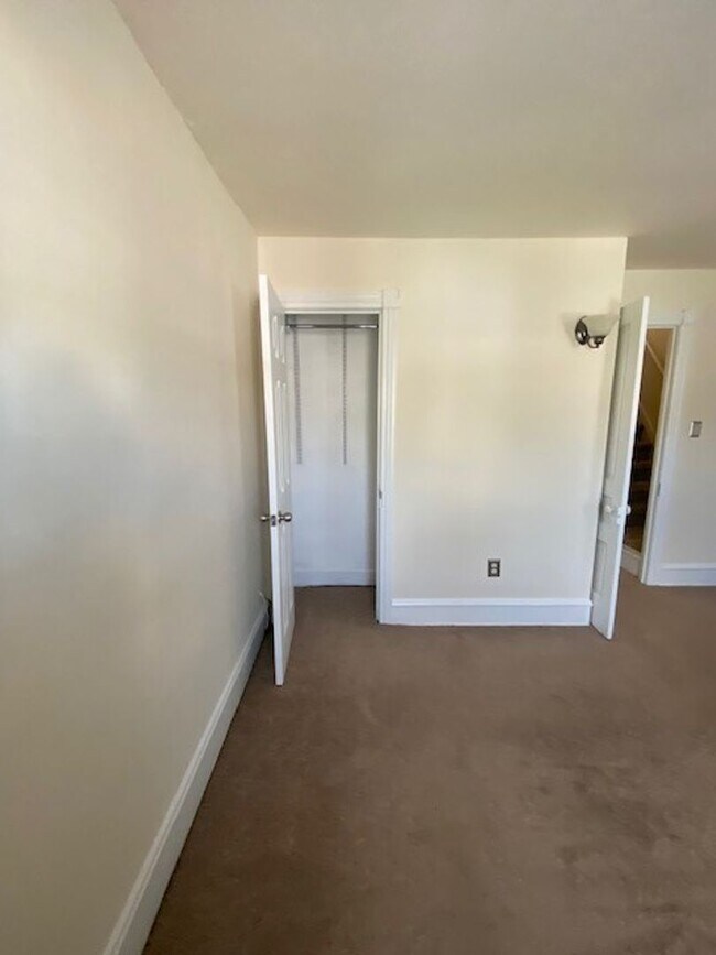 Building Photo - Three Bedroom in West Bethlehem
