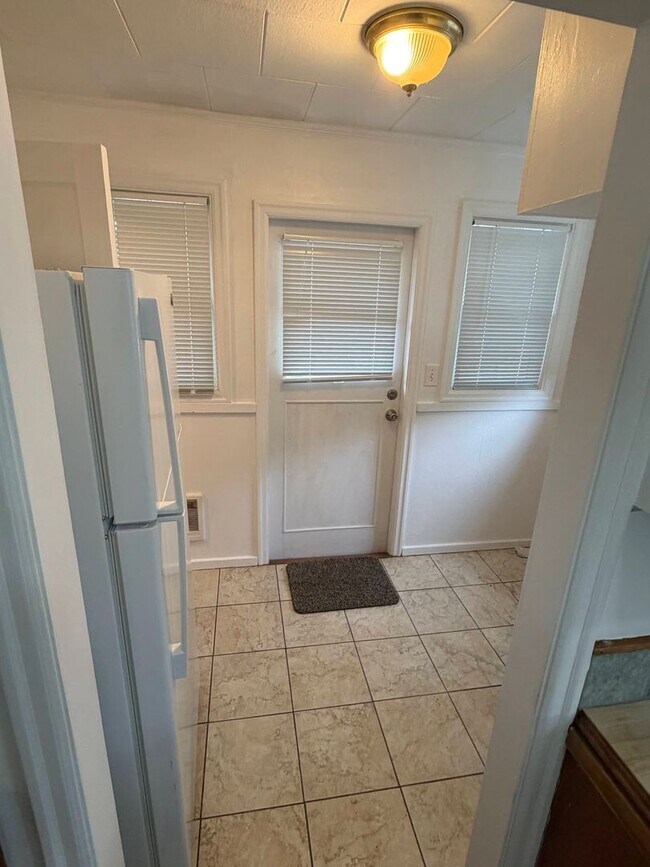 Building Photo - 2 Bedroom House in Eugene