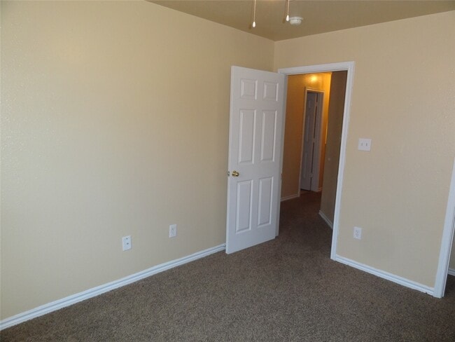 Building Photo - 1554 Village Way Dr