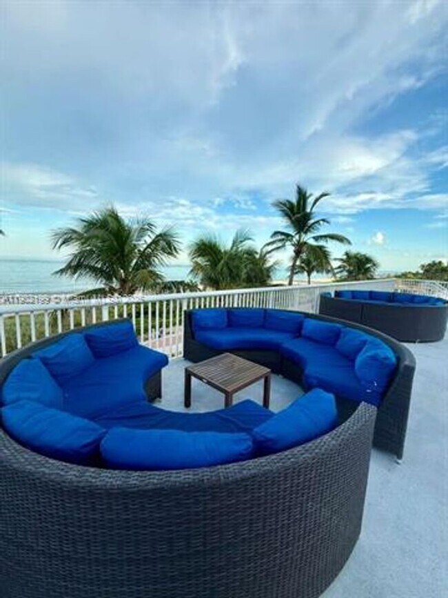 Building Photo - 5401 Collins Ave