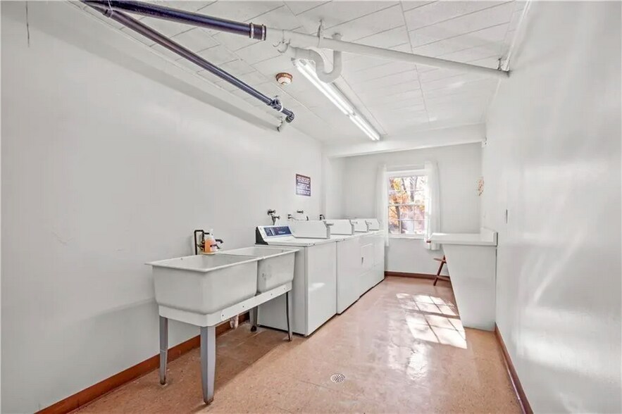 Building Photo - 603 Calais Dr