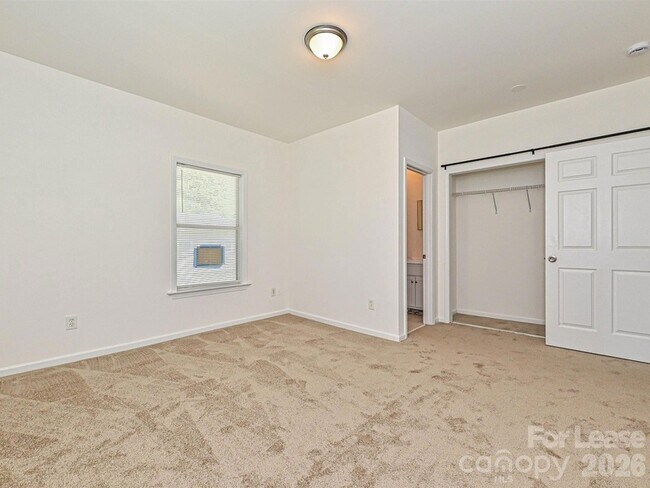 Building Photo - 610 N Pear St