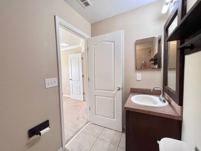Building Photo - Gorgeous 3-bedroom, 2 1/2-bath End Unit To...