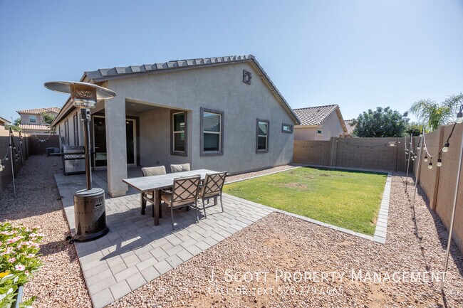 Building Photo - 449 Pinnacle Ridge Dr