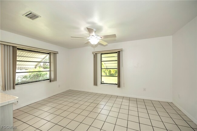 Building Photo - 1402 SW 1st Ave