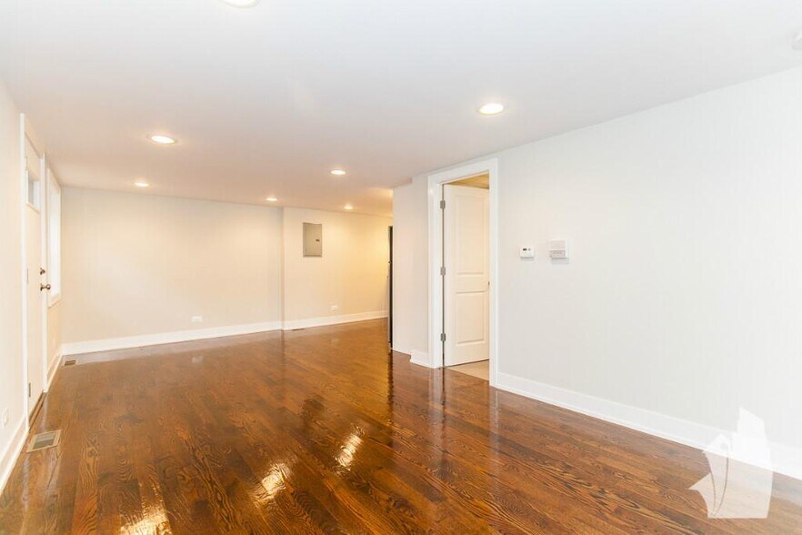 Building Photo - 1208 W Wrightwood Ave