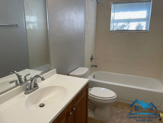 Building Photo - 1225 Kenwood Dr