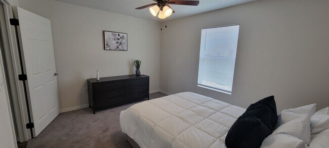 Building Photo - NEW LUXURY ONE BEDROOM APARTMENT FULLY FUR...